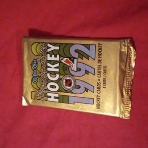 NHL sealed pack 1992 8 cards